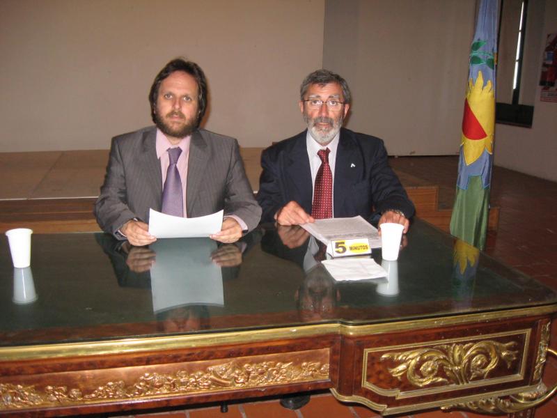 Lic. Alberto Fernández, José C. Paz; Prof. Ariel Bernasconi de El Talar, Tigre. 
Complejo Museológico de Lujan. Año 2010.
